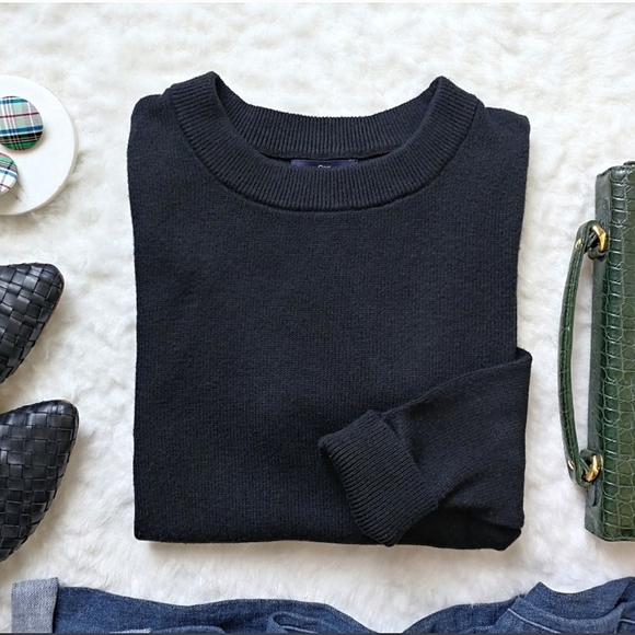 GAP Sweaters - GAP ▪ Black Crew-Neck Sweater